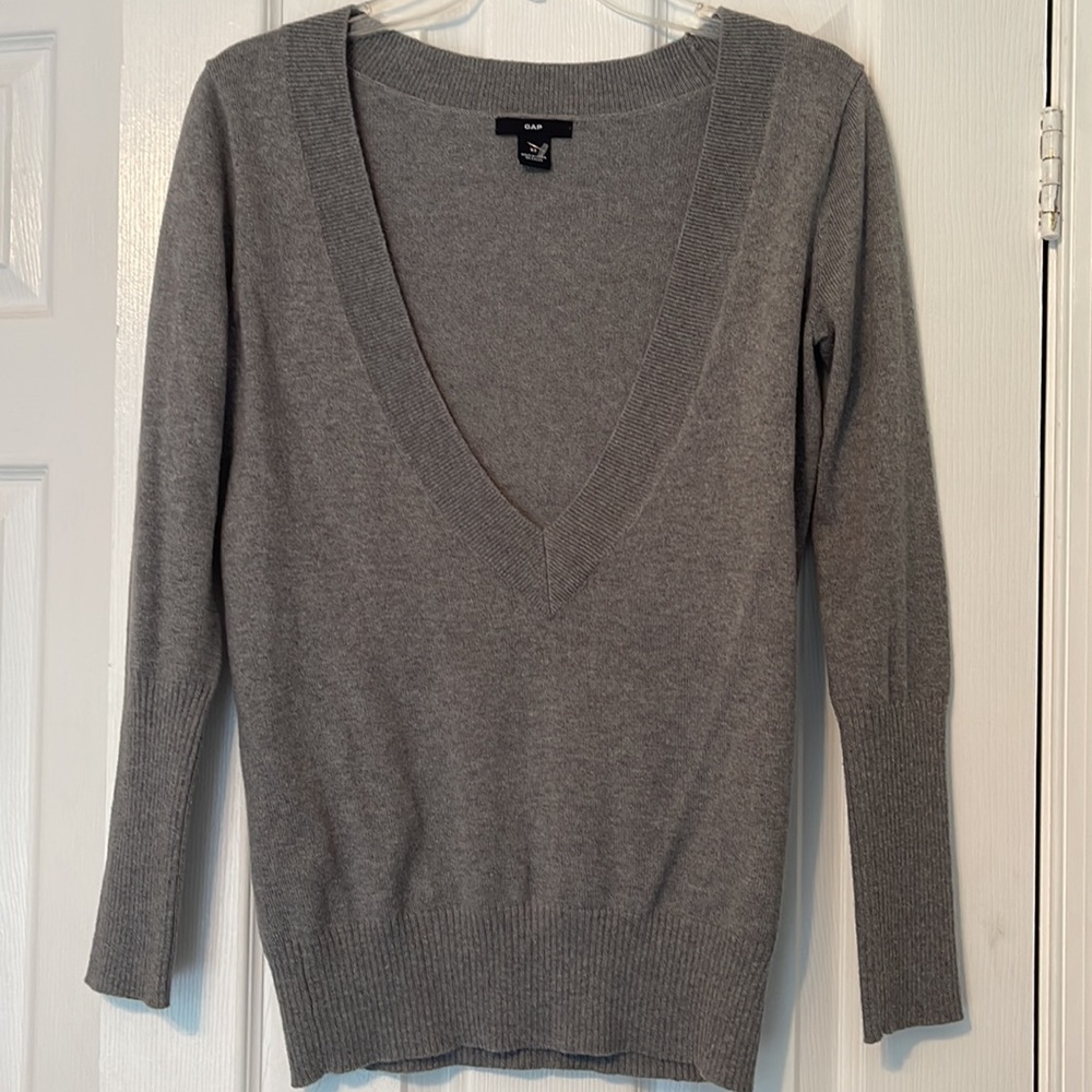 💜 Gap V-Neck Sweater